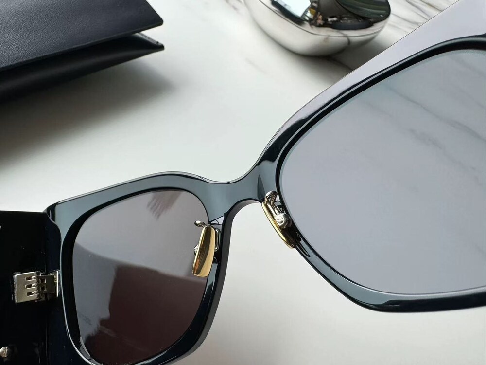 YSL Black Square Sunglasses - Picture 4 of 4